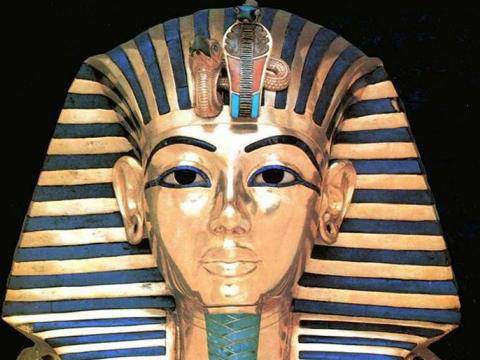 Изразяващ себе си :: Произход на името на фараона Тутанкамон