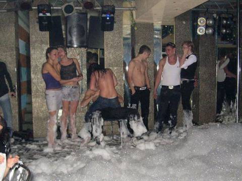 Foam party in one of the Ukrainian nightclubs (24 Pics)