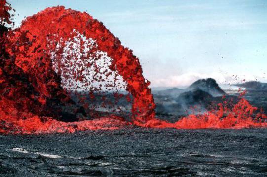 The Beauty of a Volcano (27 Pics)