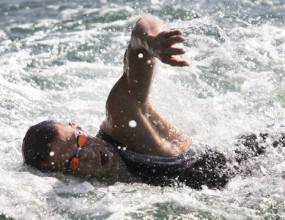 Плувец се удави по време на състезание