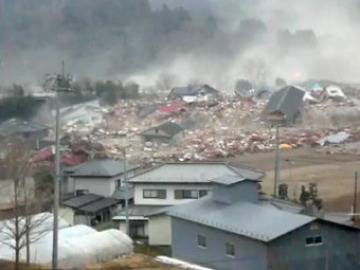 Нови ужасяващи кадри от цунамито обиколиха света (видео)