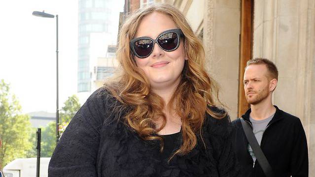 Адел пропуснала да регистрира бебето си