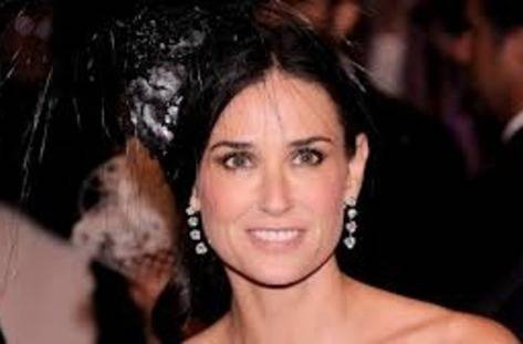 Деми Мур пак остана сама