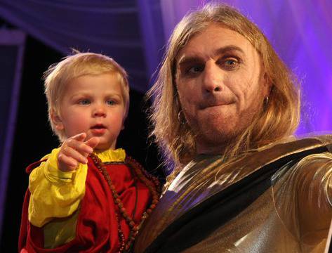 Коцето Калки показа извънбрачния си син видяна 5164 коментари 0