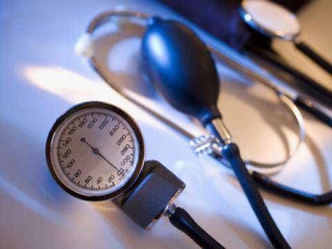 Издирват крадец, свил апаратите за кръвно на пенсионер