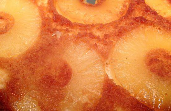 Сладкиш с карамелизиран ананас