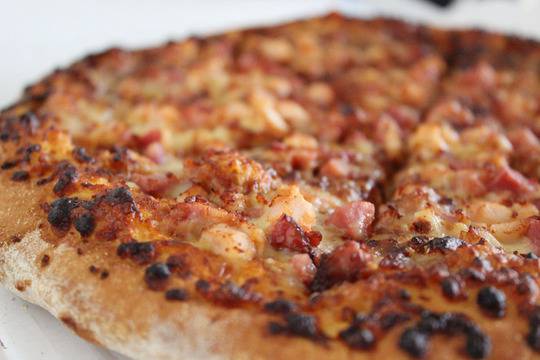 Пица с бекон и кашкавал