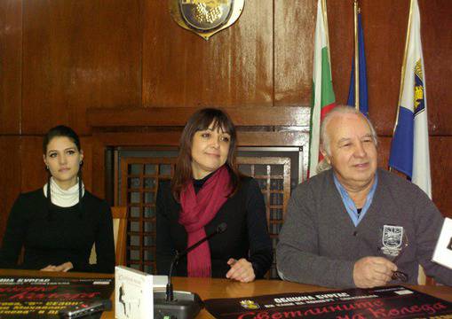 Аня Пенчева сменя Диомов като водещ на коледния концерт