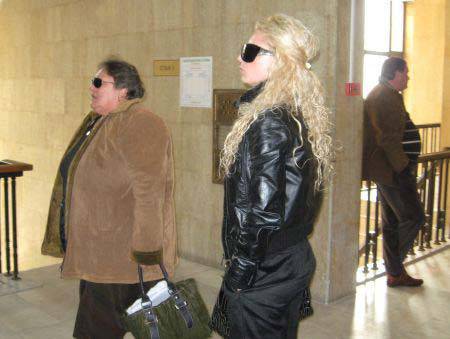 Очите раздаде бронежилетките и скри жена си Антигона