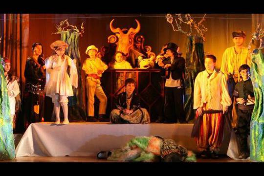 Детско-юношеска студия „Дефисто“ на сцената на Сатиричния театър