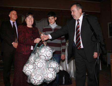 Марио от Белоградчик получи подаръци от Асоциацията на Българските футболисти (снимки)