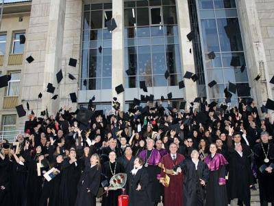 112 отличници от випуск 2012 се дипломираха в Университета по хранителни технологии в Пловдив