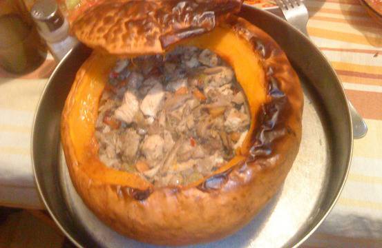 ПЪЛНЕНА ТИКВА С ТРИ ВИДА МЕСО