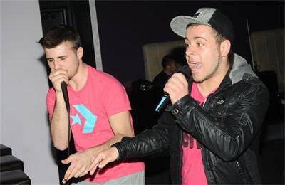 Ангел и Мойсей правят концерт в затвора