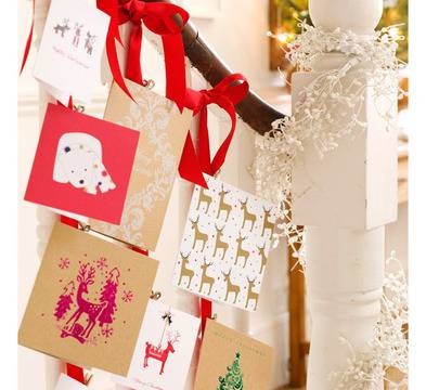 Приятно и полезно: коледна украса от рециклирани материали