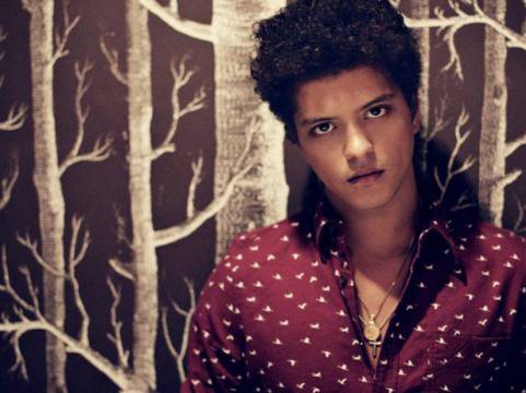 Red на Тейлър Суифт спря и Unorthodox Jukebox на Bruno Mars в Billboard 200