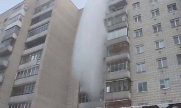 Кипящата вода замръзва на секундата в Сибир