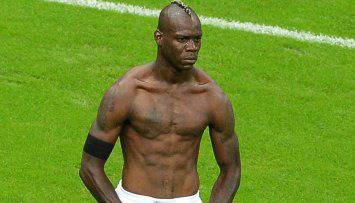 Братът на Марио Балотеи се би с италиански полицаи