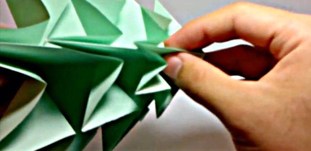 Коледна оригами елха