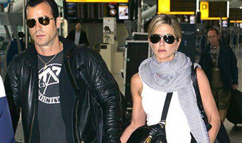 Дженифър Анистън по бикини в Мексико, пак не е бременна