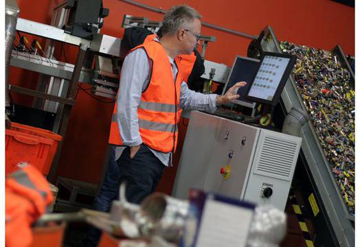 Умна машина за сортиране на батерии