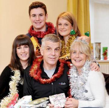 Баща изпада в кома след инцидент, събужда се навреме за Коледа