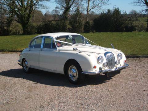 Нискoемисиен сватбен автомобил за “зелена” сватба?!