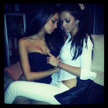 „Нещо мръсно“ от Азис