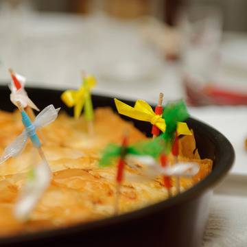 Не може Нова година без баница с късмети