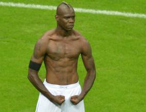 Най-забавните моменти във футбола през 2012 година (видео)