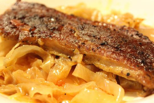 Свински гърди с кисело зеле