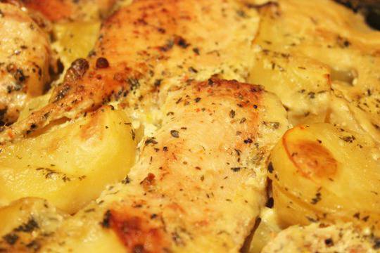 Пиле с картофи и сметана
