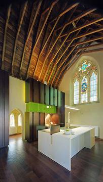 Църква трансформирана в модерен дом