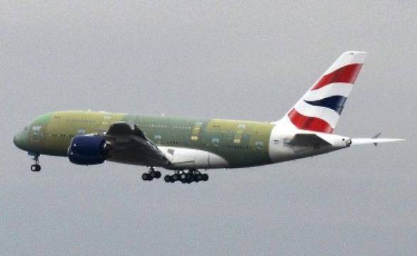 Самолет се приземи аварийно заради пияни жени