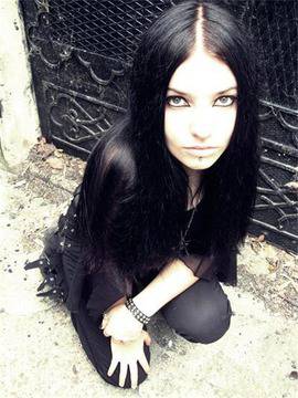 За първи път жена в рокгрупа „Конкурент“