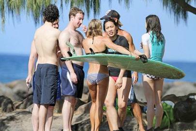 Вижте съпругата на Марк Зукърбърг в бански костюм (снимки)