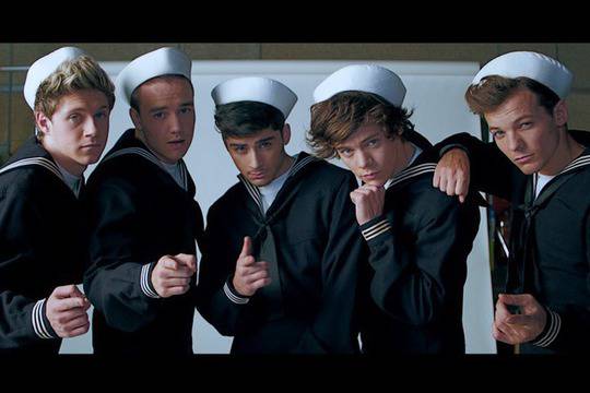 Целувки за новата година от One Direction