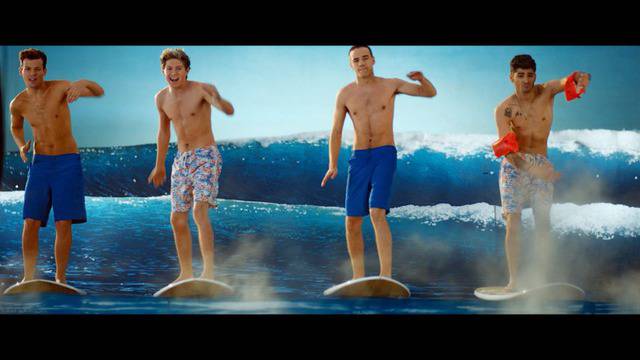 Видео премиера: Kiss You на One Direction