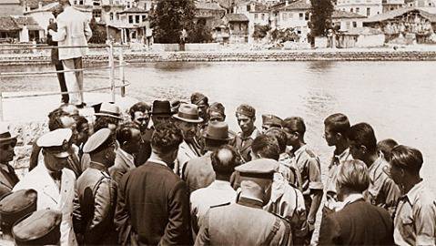 Скопски вестник с цяла поредица за избиването на евреите от „бугарскиот окупатор”