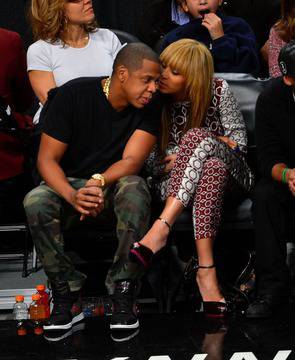 Дъщерята на Бионсе и Джей Зи с подарък за 1 млн долара видяна 2478 коментари 1