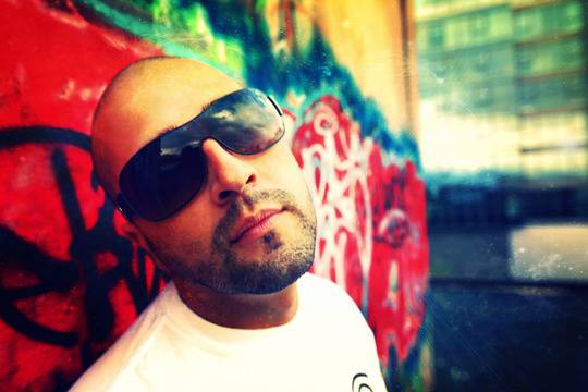 Видео премиера: Галерията на сенките на Бате Сашо