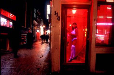 Родна жрица убита с нож в Холандия