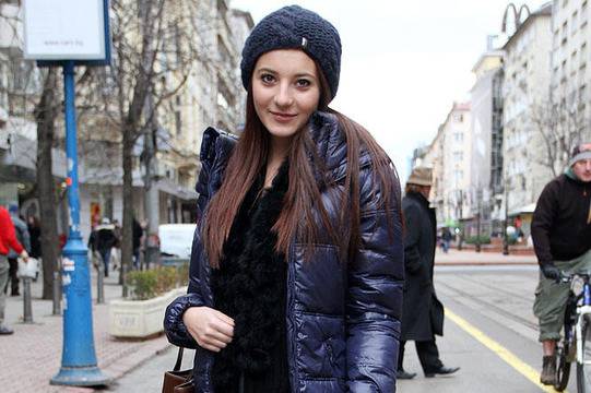 Сребърно мече с дантела