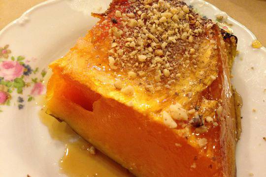 Печена тиква с мед и орехи здравословно