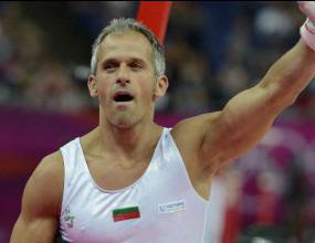 Йордан Йовчев бие на тенис