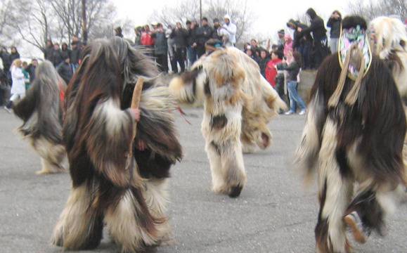 Кукери гониха злите сили в Симитли