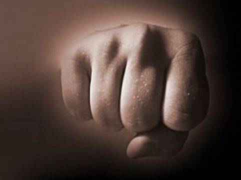 Момче със счупен зъб след побой в селска дискотека