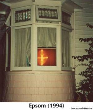 Феноменът светлинни кръстове в Нова Зеландия (снимки)