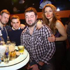 Найден и приятелката му заедно на парти