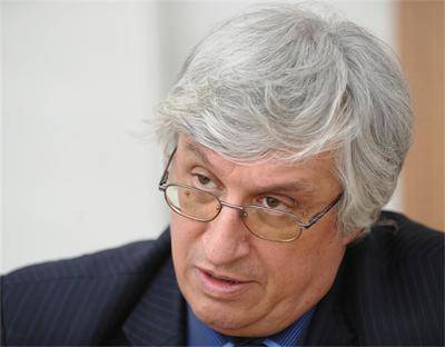 Иван Нейков: 100 000 пред пенсия трябва да учат, но не вярват на айфона и айпада